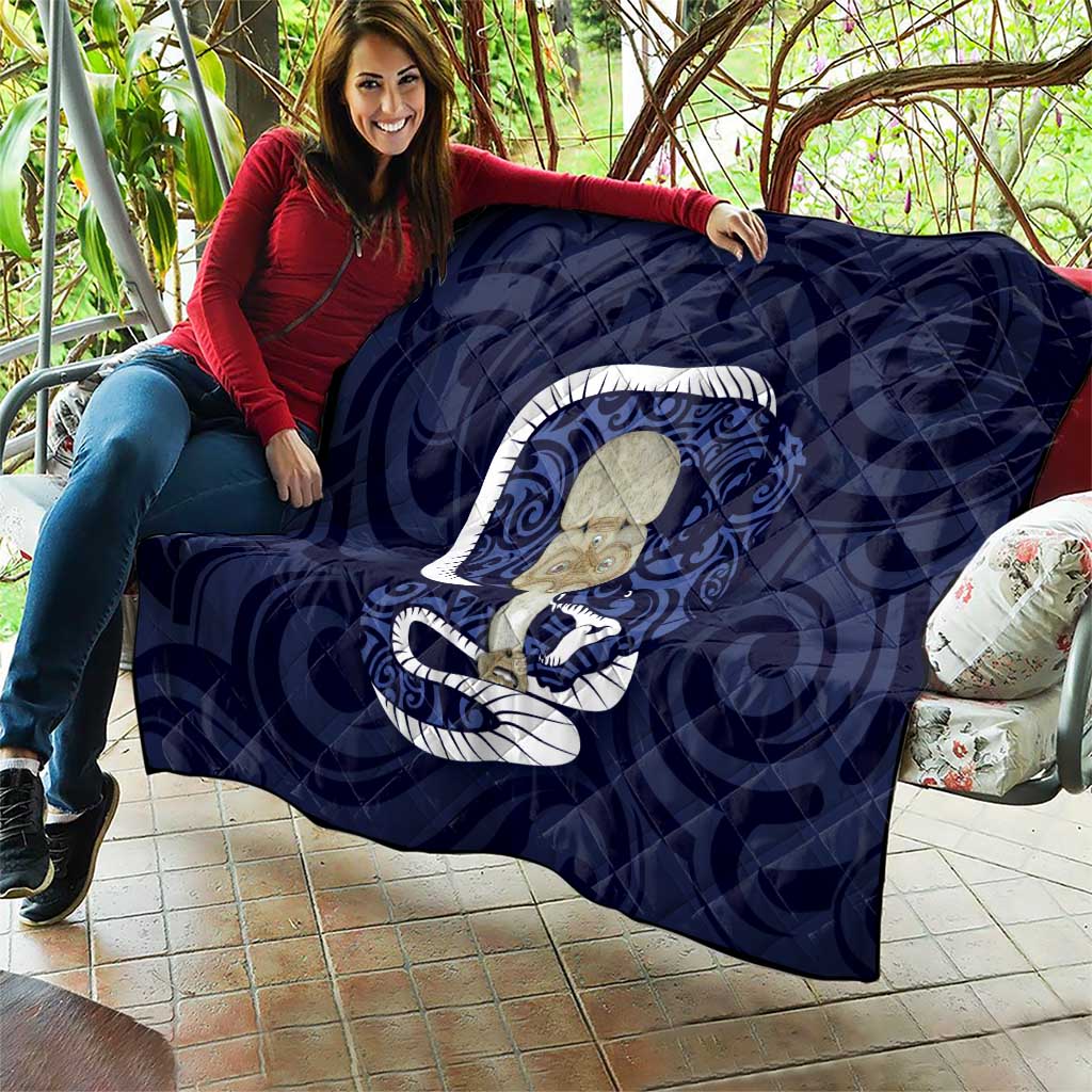 Blue New Zealand Eel Quilt Aotearoa Maori Tuna With Kotiate Weapon LT14 - Polynesian Pride