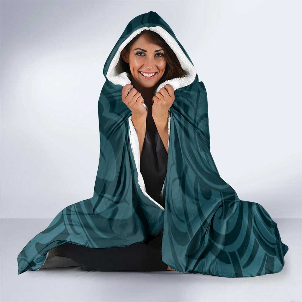 Turquoise New Zealand Eel Hooded Blanket Aotearoa Maori Tuna With Kotiate Weapon