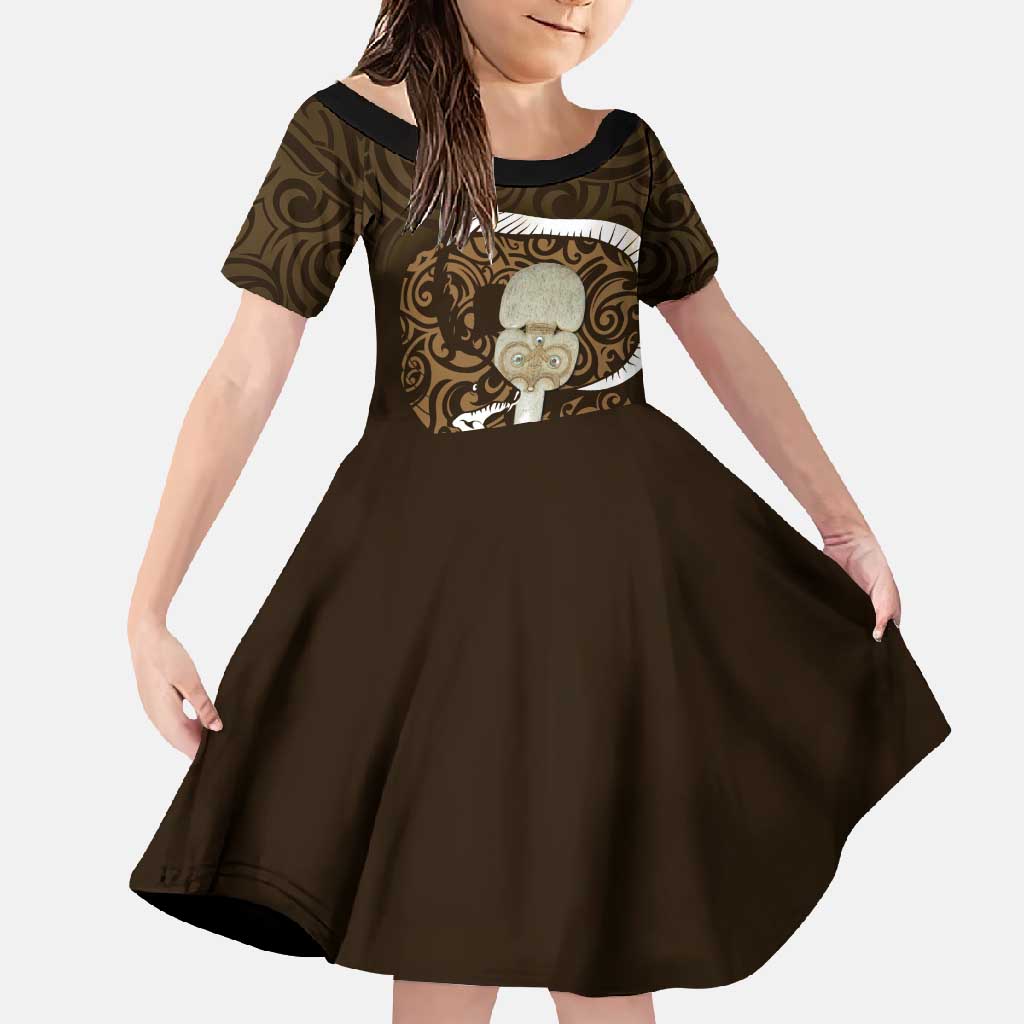 Gold New Zealand Eel Family Matching Short Sleeve Bodycon Dress and Hawaiian Shirt Aotearoa Maori Tuna With Kotiate Weapon LT14 Daughter's Dress Gold - Polynesian Pride