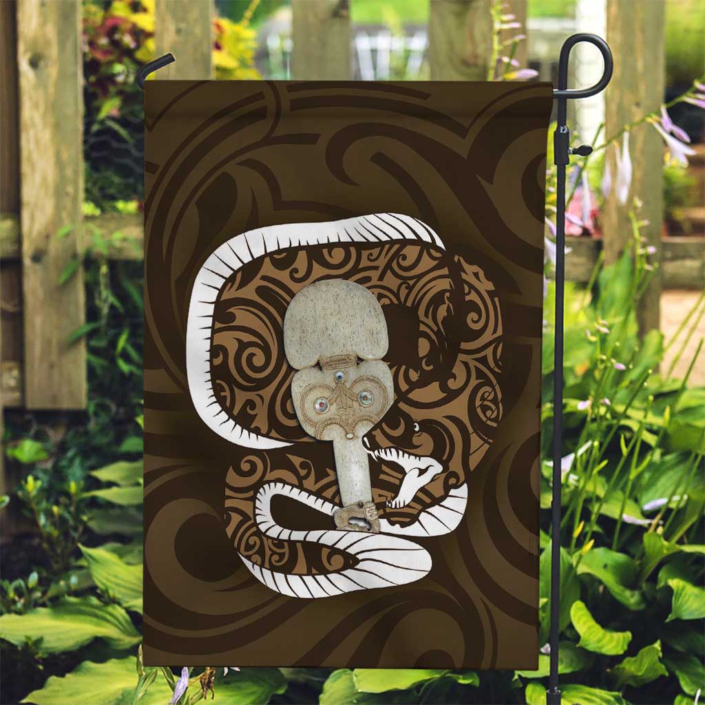 Gold New Zealand Eel Garden Flag Aotearoa Maori Tuna With Kotiate Weapon