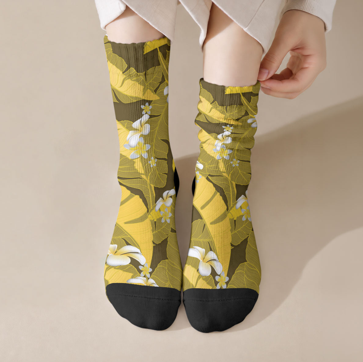 Yellow Banana Leaf Hawaii Crew Socks Lau Maia Plumeria Tropical Summer Vibes LT14 Crew Socks Yellow - Polynesian Pride