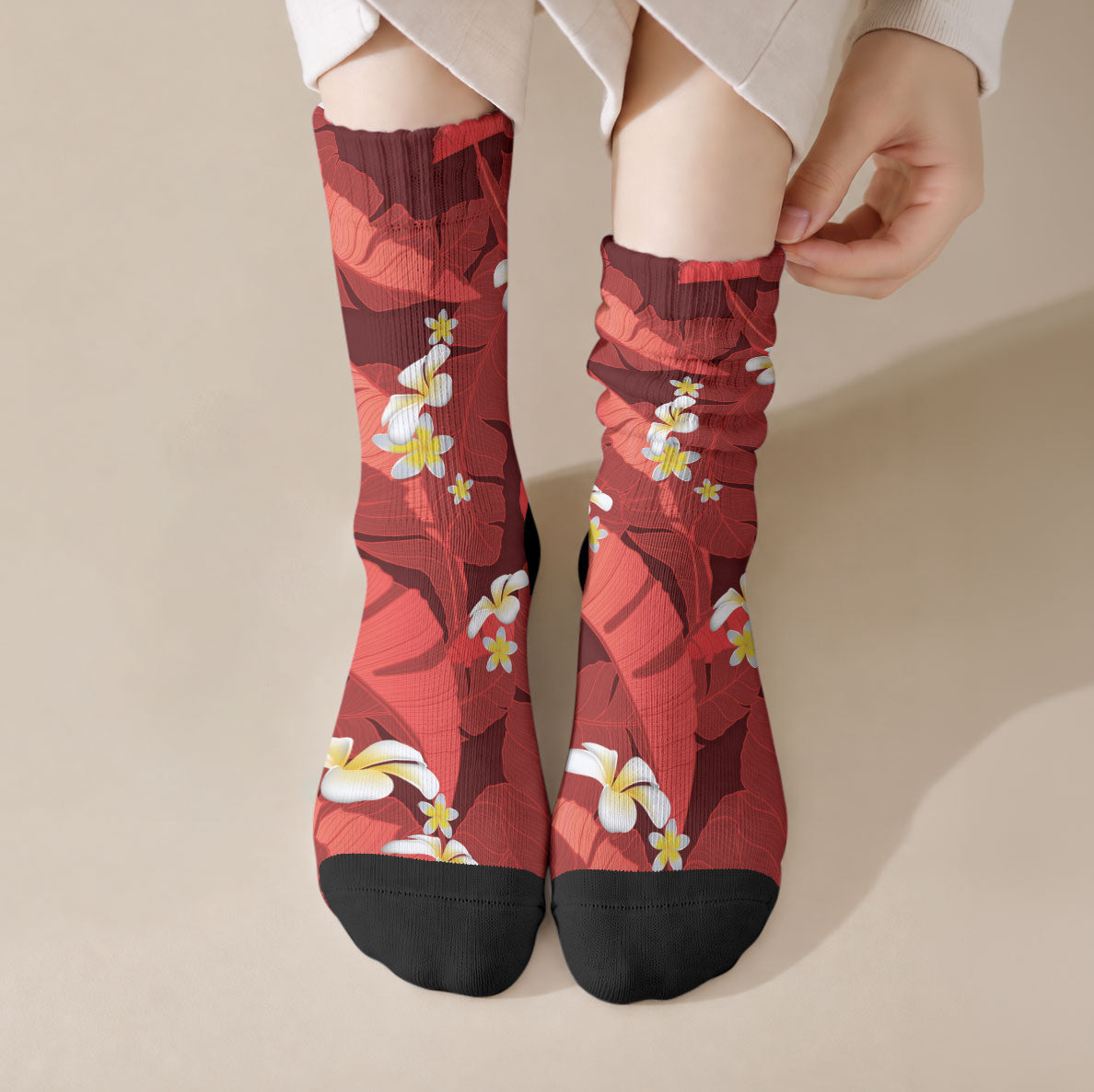 Red Banana Leaf Hawaii Crew Socks Lau Maia Plumeria Tropical Summer Vibes LT14 Crew Socks Red - Polynesian Pride