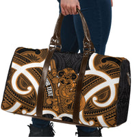 Karaka Aotearoa Atua Tumatauenga Personalised Travel Bag Maori God Of War Tiki With Taiaha LT14 - Polynesian Pride