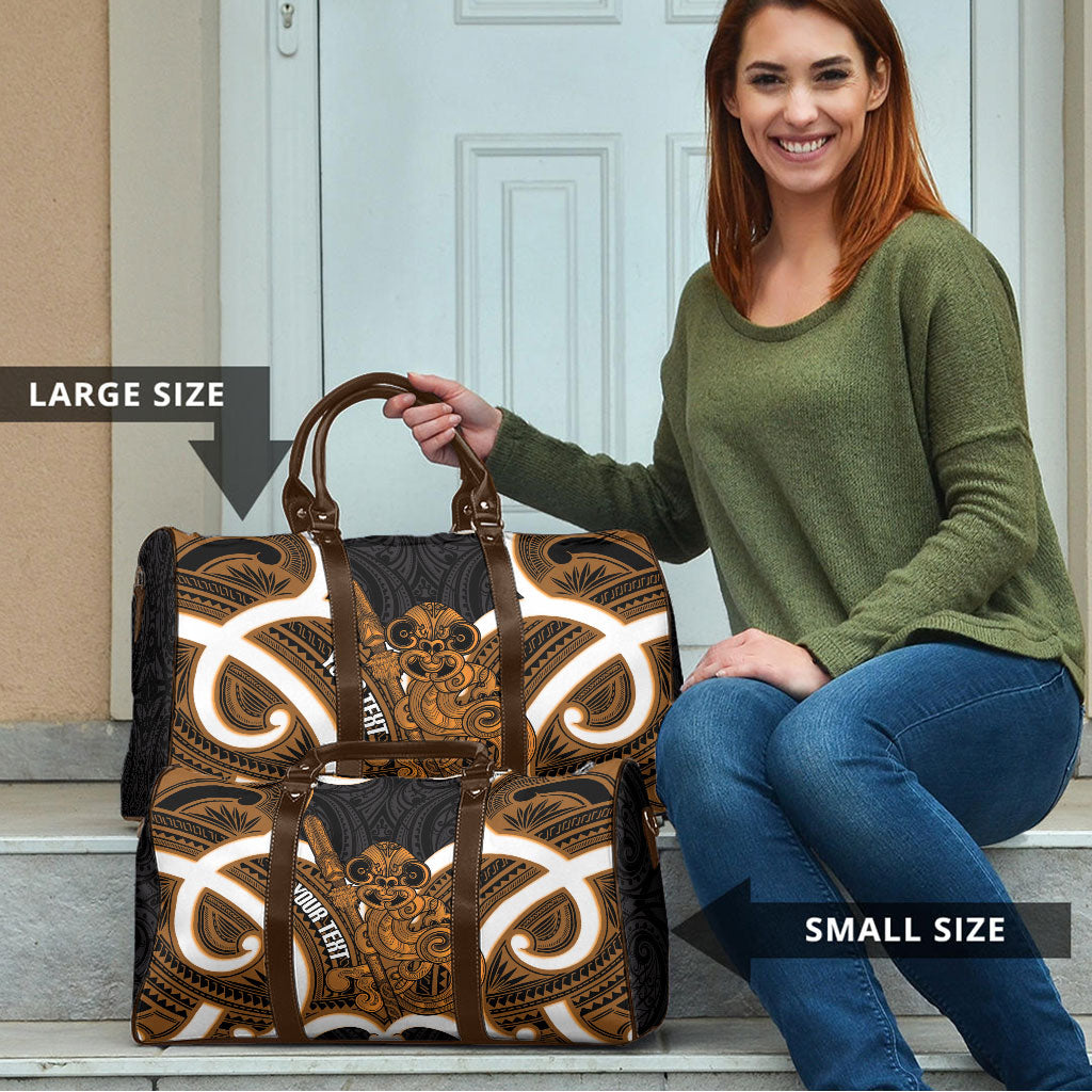 Karaka Aotearoa Atua Tumatauenga Personalised Travel Bag Maori God Of War Tiki With Taiaha LT14 - Polynesian Pride
