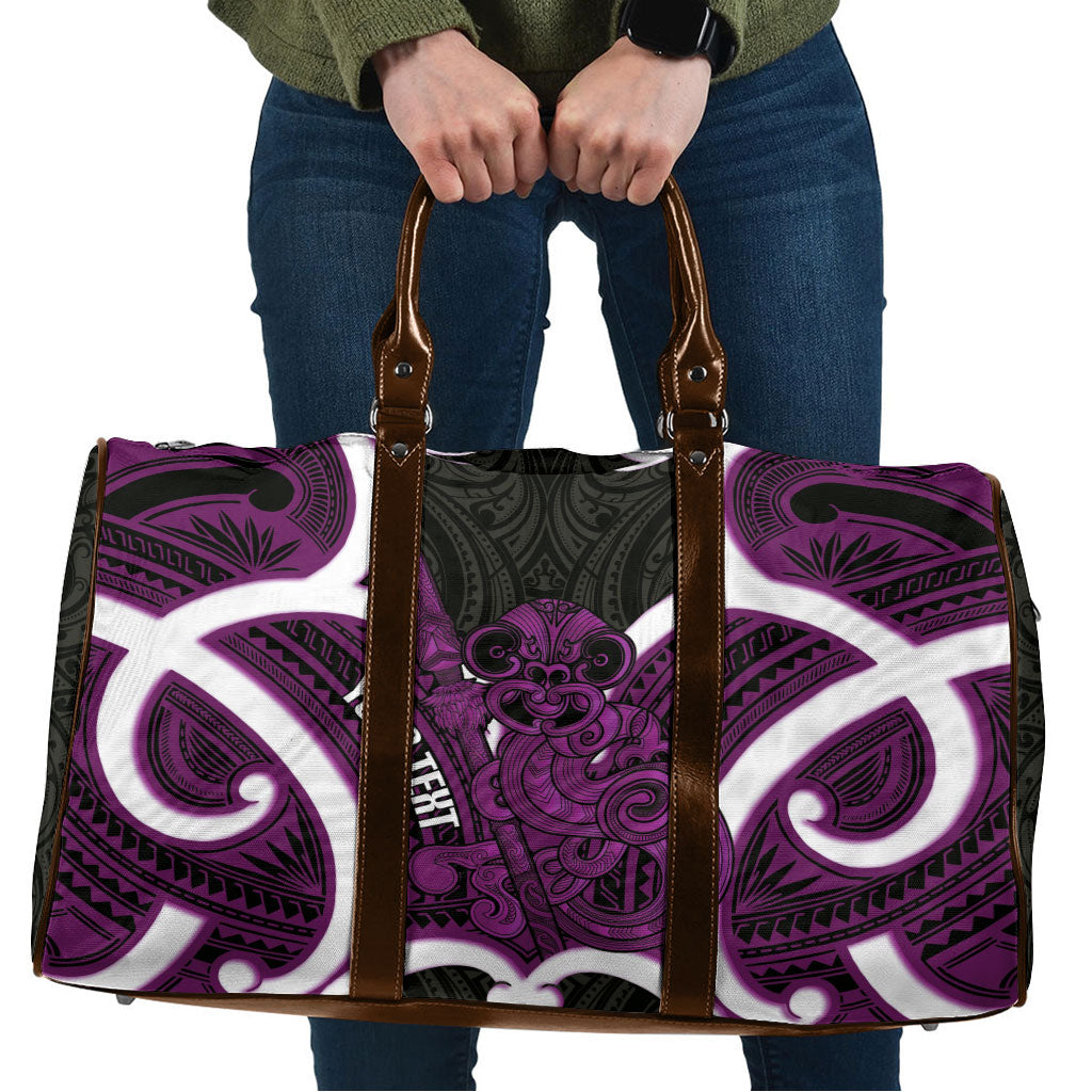 Waiporoporo Aotearoa Atua Tumatauenga Personalised Travel Bag Maori God Of War Tiki With Taiaha LT14 Purple - Polynesian Pride