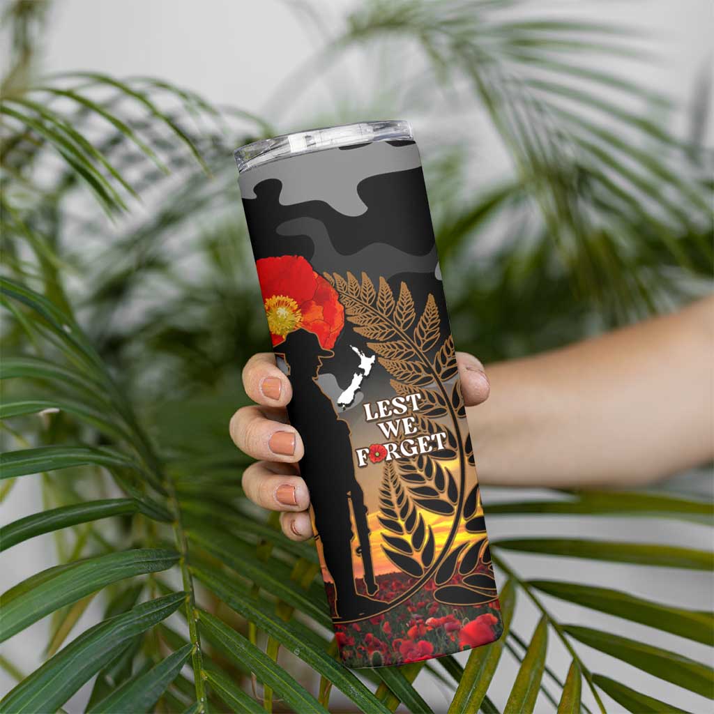 New Zealand ANZAC Day Skinny Tumbler Lest We Forget Silver Fern With Camouflage LT14 - Polynesian Pride