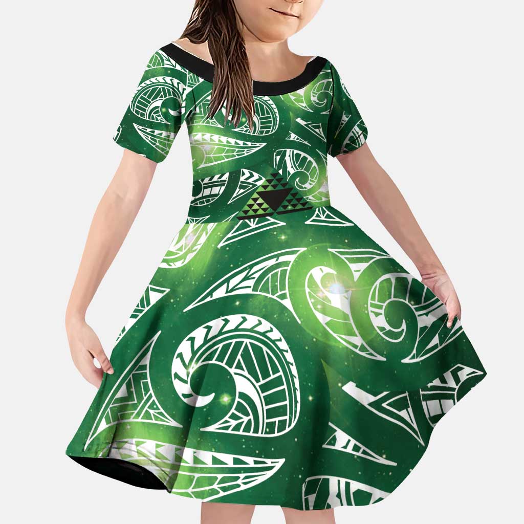 Matariki New Zealand Family Matching Off Shoulder Short Dress and Hawaiian Shirt NZ Niho Taniwha Maori New Year Green Galaxy LT14 Daughter's Dress Green - Polynesian Pride