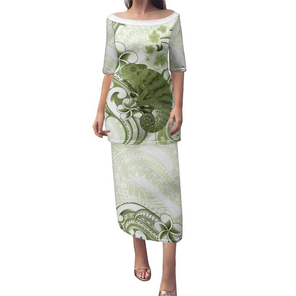 Green And White Hawaii Chameleon Family Matching Puletasi and Hawaiian Shirt Plumeria Polynesian Tribal Art LT14 Mom's Dress Lime Green - Polynesian Pride