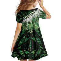 Green Traditional Cloak Aotearoa Kid Short Sleeve Dress Maori Paua Shell Korowai Pattern