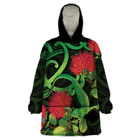 New Zealand Gecko Wearable Blanket Hoodie Aotearoa Maori With Pohutukawa Flowers LT14 One Size Black - Polynesian Pride