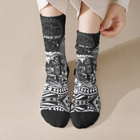 Hawaii Surfing Personalized Crew Socks Born To Surf Tiki Hawaiian Pattern LT14 Crew Socks Black - Polynesian Pride