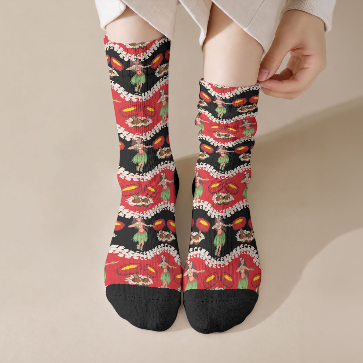 Uliuli Hawaii Makahiki Crew Socks Hawaiian Puakenikeni Lei Hula Girl Red Version LT14 Crew Socks Red - Polynesian Pride