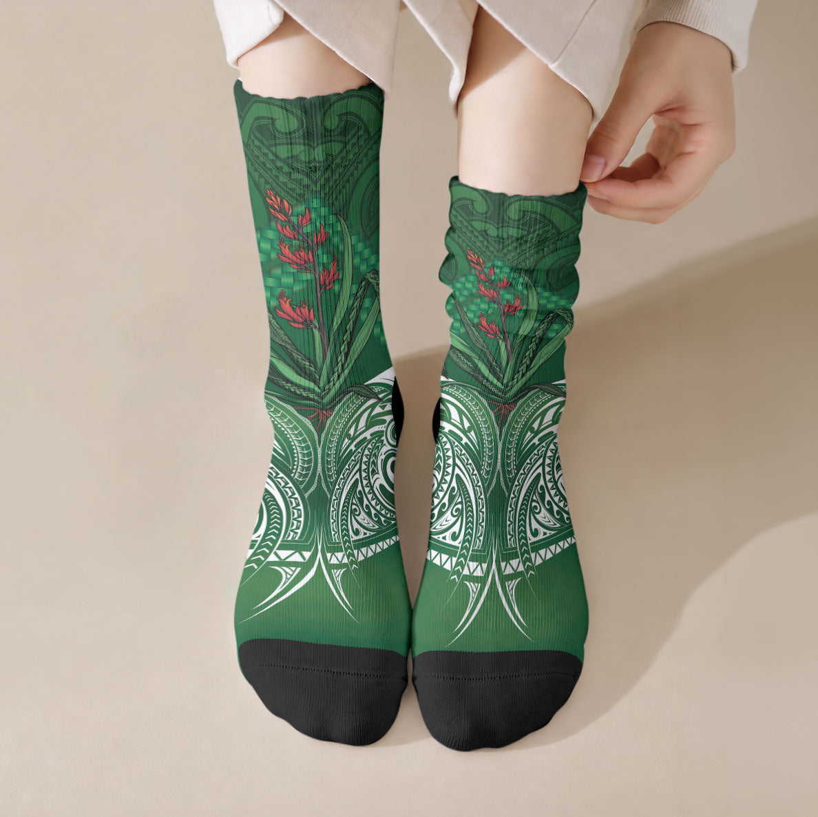 Rongoa Maori New Zealand Harakeke Crew Socks NZ Weaving Pattern Green LT14 Crew Socks Green - Polynesian Pride