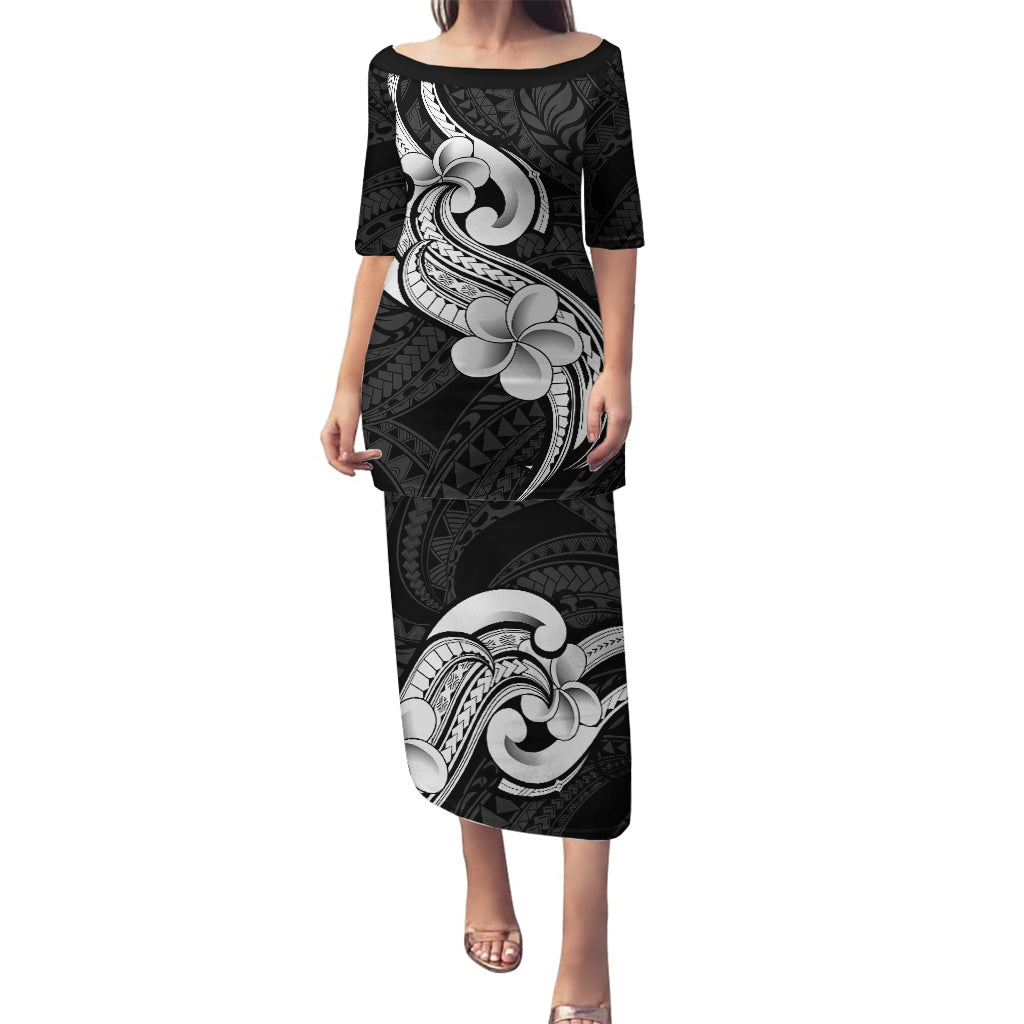 Polynesia Family Matching Outfits Puletasi Dress And Hawaiian Shirt Plumeria With Tribal Pattern Black Vibes LT14 Mom's Dress - 4XL - Polynesian Pride