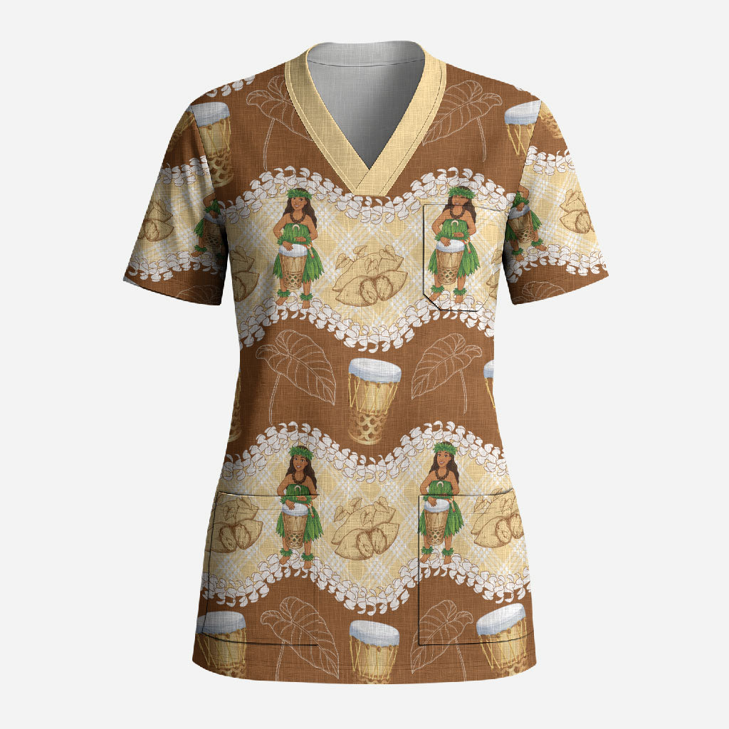 Hula Pahu Hawaii Makahiki Scrub Top Hawaiian Puakenikeni Lei Kalo Uala Palaka Motifs LT14 Adult Brown - Polynesian Pride