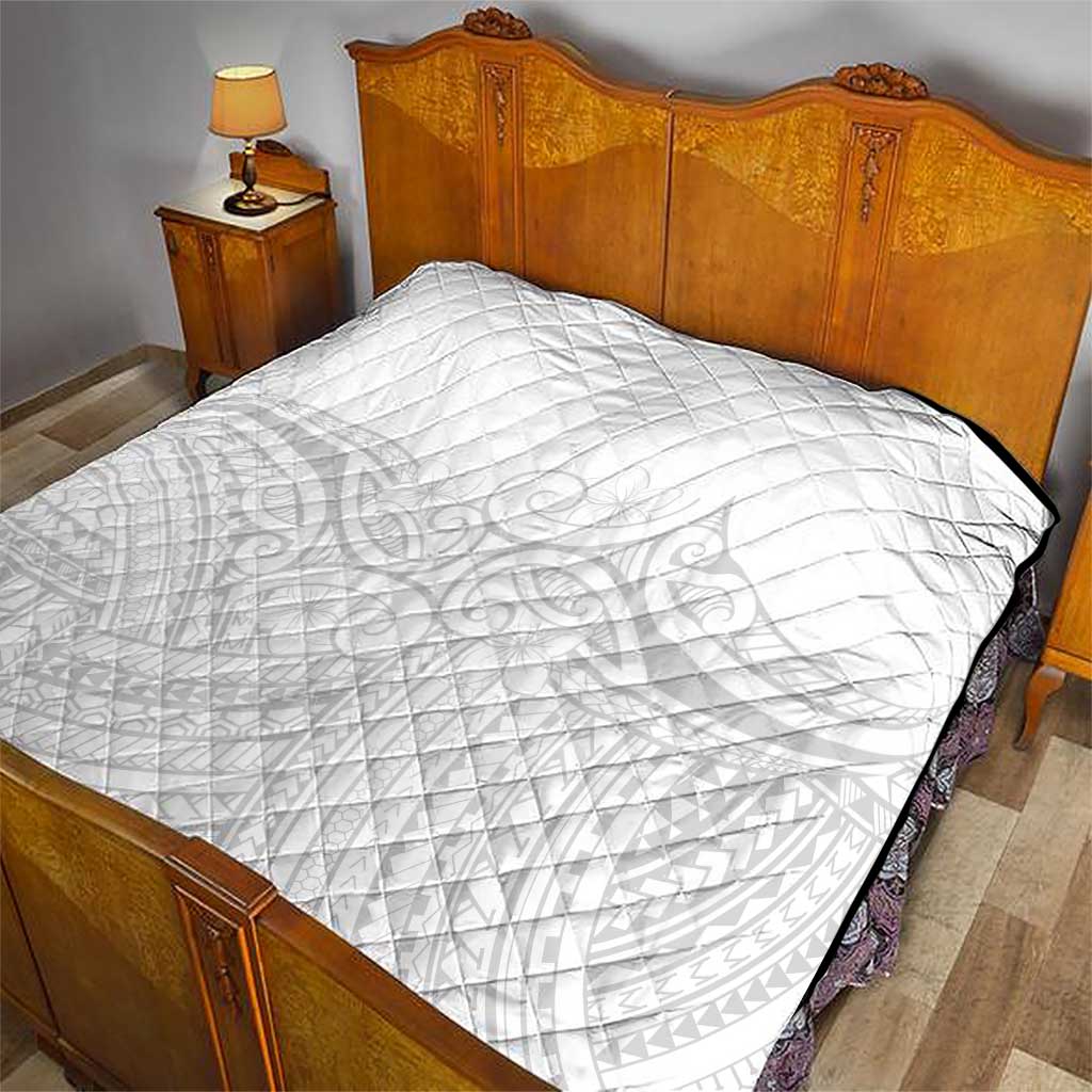 Polynesia White Sunday Quilt Plumeria Polynesian Tribal Grey Color - Polynesian Pride