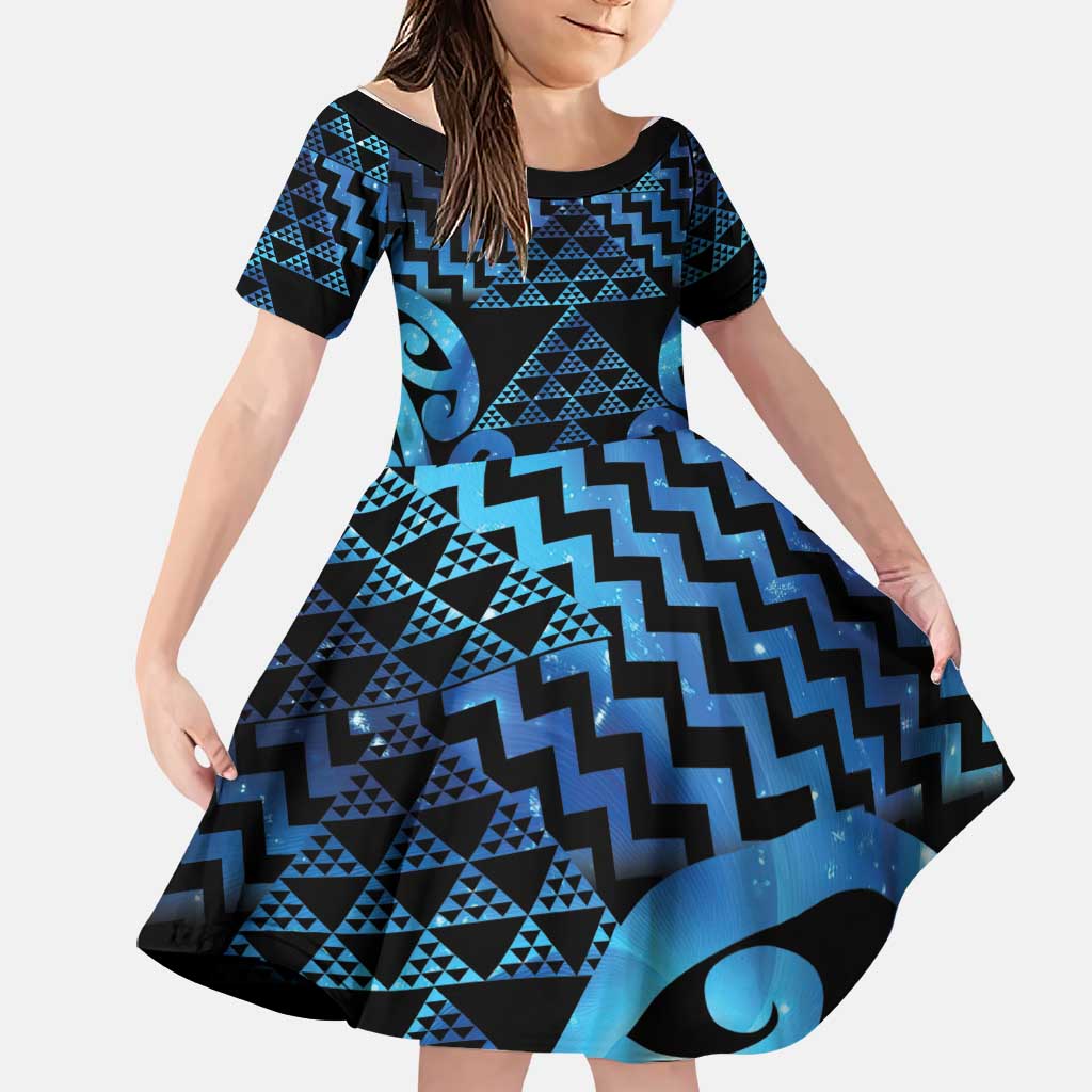 Taniko Motifs Matariki New Zealand Family Matching Puletasi and Hawaiian Shirt NZ Niho Taniwha Poutama LT14 Daughter's Dress Blue - Polynesian Pride