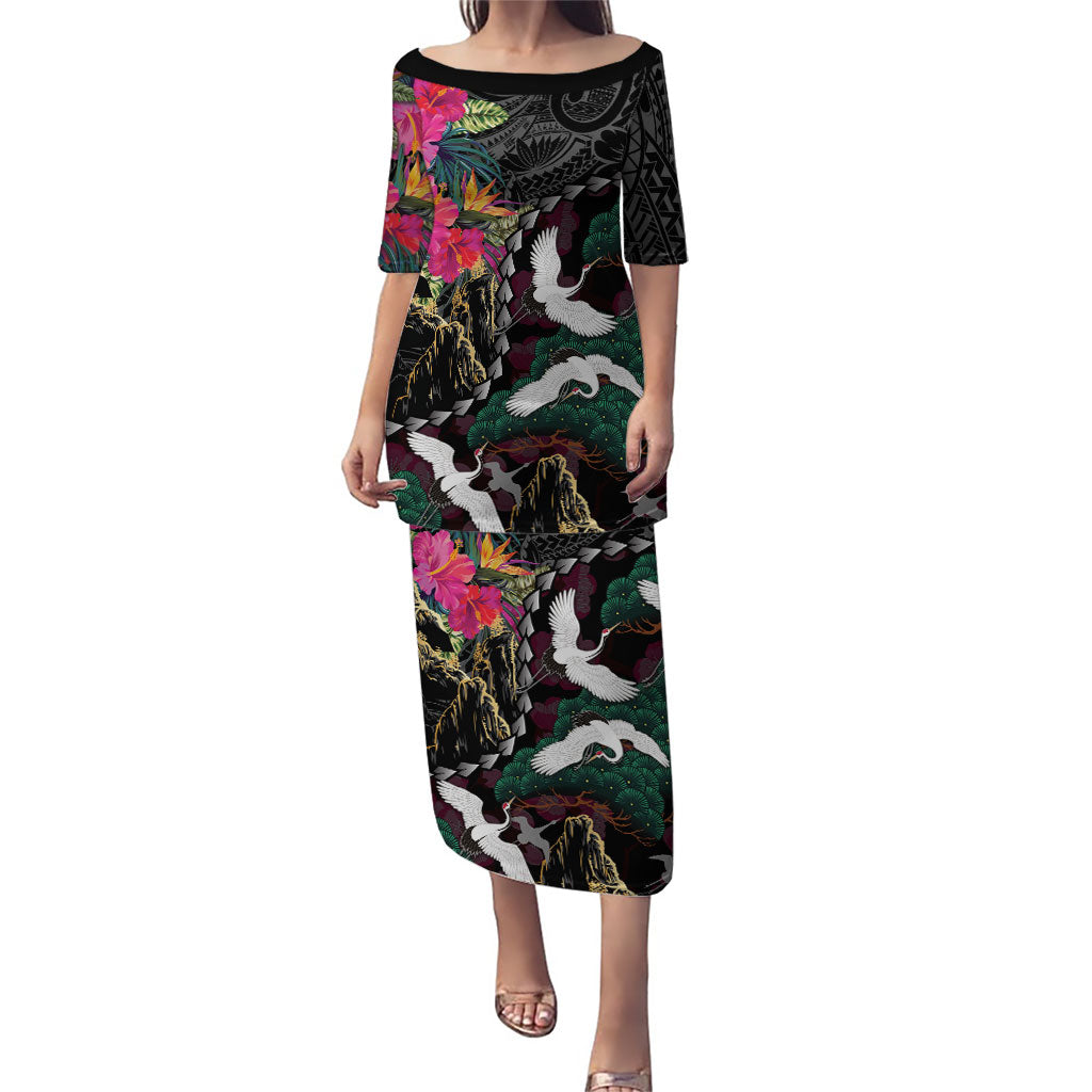 Hawaiian and Japanese Culture Family Matching Puletasi and Hawaiian Shirt Crane Sakura Hibiscus Tropical Vibes LT14 Mom's Dress Black - Polynesian Pride