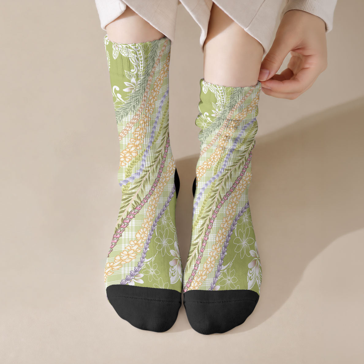 Green Palaka Hawaii Leis Crew Socks Hawaiian-plaid Elegant Tropical Vibes LT14 Crew Socks Green - Polynesian Pride