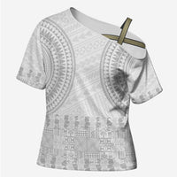 Niue White Sunday Cross Shoulder Shirt Tapu Fanau Ia Puakenikeni Hiapo Pattern - Polynesian Pride