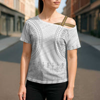 Niue White Sunday Cross Shoulder Shirt Tapu Fanau Ia Puakenikeni Hiapo Pattern - Polynesian Pride