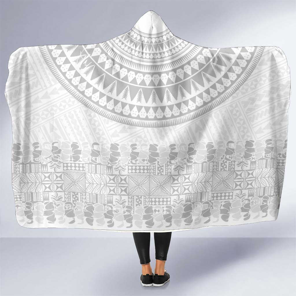 Niue White Sunday Hooded Blanket Tapu Fanau Ia Puakenikeni Hiapo Pattern - Polynesian Pride