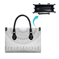 Niue White Sunday Leather Bag Tapu Fanau Ia Puakenikeni Hiapo Pattern - Polynesian Pride
