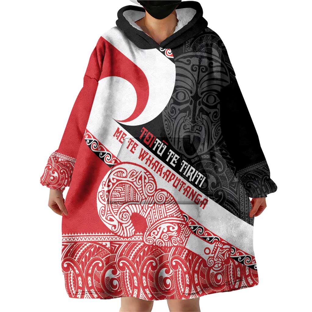 Toitu Te Tiriti Me Te Whakaputanga Wearable Blanket Hoodie Maori Wahaika With Haka Face LT14 - Polynesian Pride