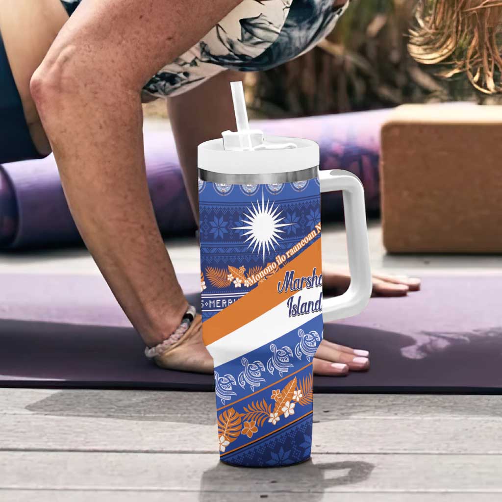 Marshall Islands Christmas Tumbler With Handle Beachy Santa Monono ilo raaneoan Nejin - Polynesian Pride