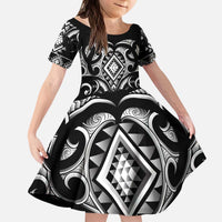 Black Ngaru Taniko With Aotearoa Maori Tattoo Kid Short Sleeve Dress