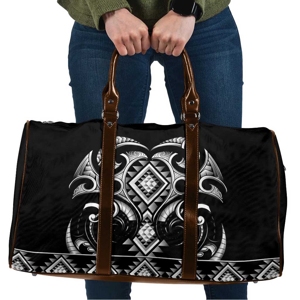 Black Ngaru Taniko With Aotearoa Maori Tattoo Travel Bag - Polynesian Pride