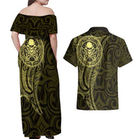 New Zealand Skull Darts Couples Matching Off Shoulder Maxi Dress and Hawaiian Shirt Aotearoa Maori Chest Tattoo Stylized Gold - Polynesian Pride