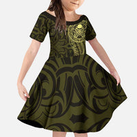 New Zealand Skull Darts Family Matching Off Shoulder Maxi Dress and Hawaiian Shirt Aotearoa Maori Chest Tattoo Stylized Gold LT14 Daughter's Dress Gold - Polynesian Pride