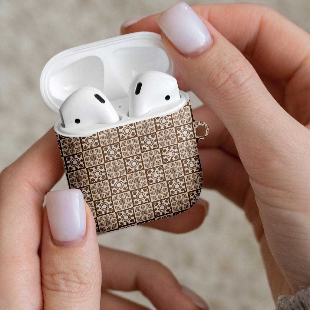 Beige Palaka Quilt Hawaii AirPods Case Hawaiian Tropical Monstera Sea Turtle