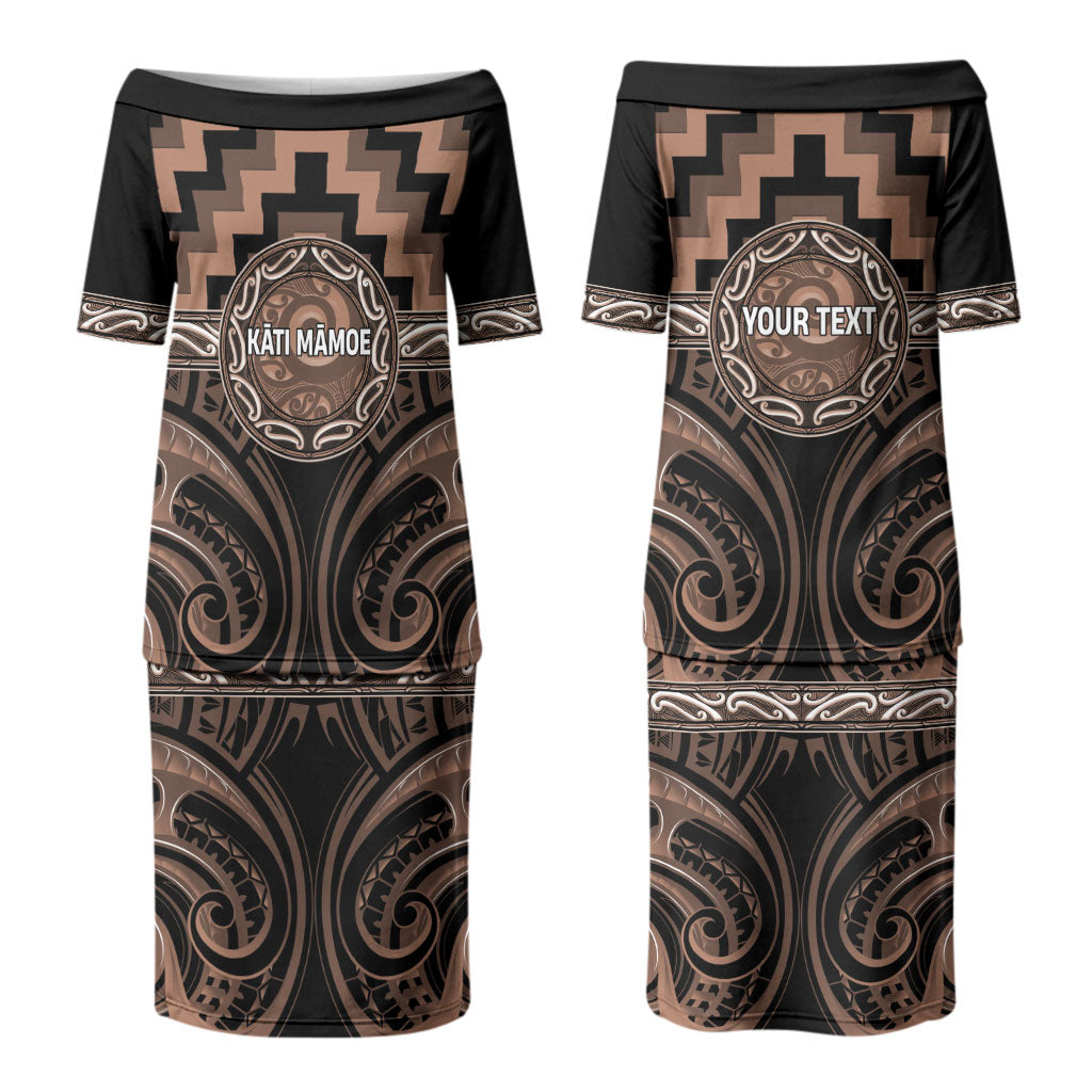 Aotearoa Kati Mamoe Personalised Family Matching Puletasi and Hawaiian Shirt Maori Iwi Poutama Puhoro Tattoo LT14 Mom's Dress Brown - Polynesian Pride