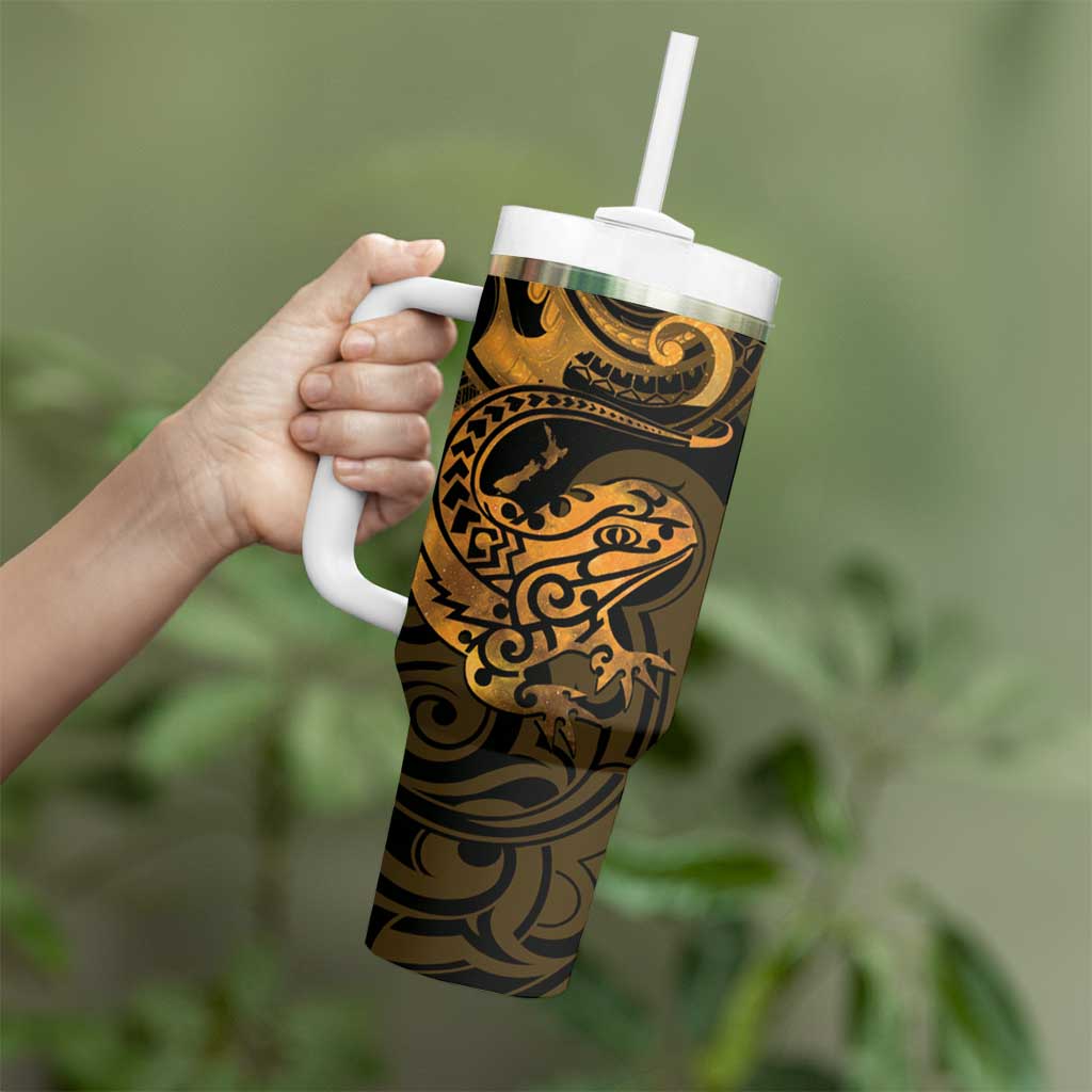 New Zealand Tuatara Tumbler With Handle Aotearoa Maori Clematis Flowers - Gold
