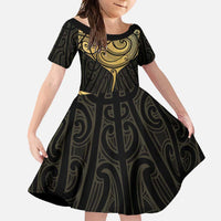 Gold Black New Zealand Manta Ray Family Matching Off Shoulder Maxi Dress and Hawaiian Shirt Aotearoa Maori Haehae LT14 Daughter's Dress Black - Polynesian Pride
