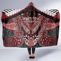 Aotearoa Iwi Ngati Toa Hooded Blanket Maori Kowhaiwhai Pattern LT19 One Size Red - Polynesian Pride