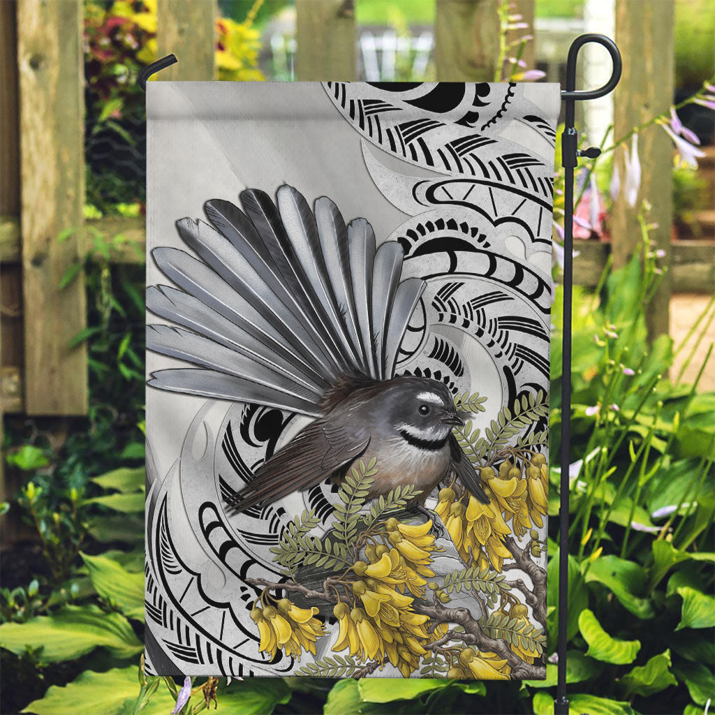 New Zealand Fantail Bird Garden Flag Maori Piwakawaka Kowhai Maori Pattern