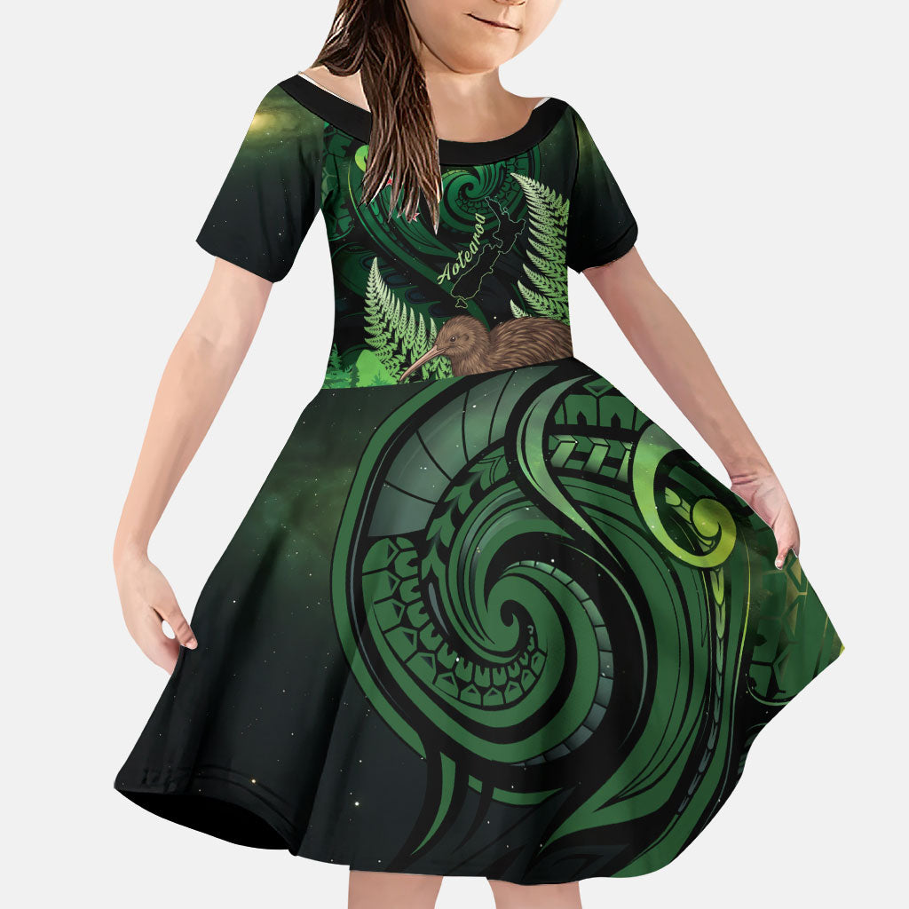 Kiwi New Zealand Personalised Family Matching Mermaid Dress and Hawaiian Shirt Aotearoa Map Silver Fern Koru Pattern LT22 Daughter's Dress Green - Polynesian Pride