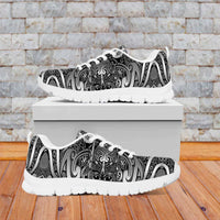 New Zealand Taiaha Maori Sneakers Kiwikiwi Minimalist Silver Fern Tukutuku Motif LT9 White - Polynesian Pride