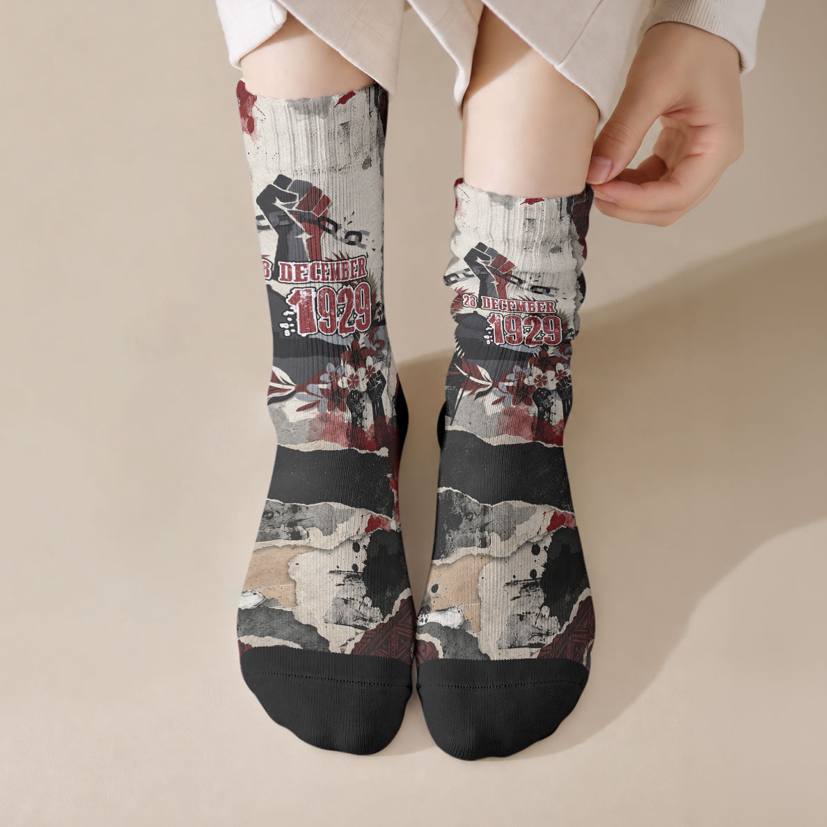 Samoa Black Saturday 1929 Crew Socks Mau Movement Vintage Newspaper Grunge Polynesian TS04 Crew Socks Black Red - Polynesian Pride