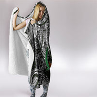 Pohnpei Federated States Of Micronesia Hooded Blanket Polynesian Tribal Heritage Art With Kaselehlie State Seal