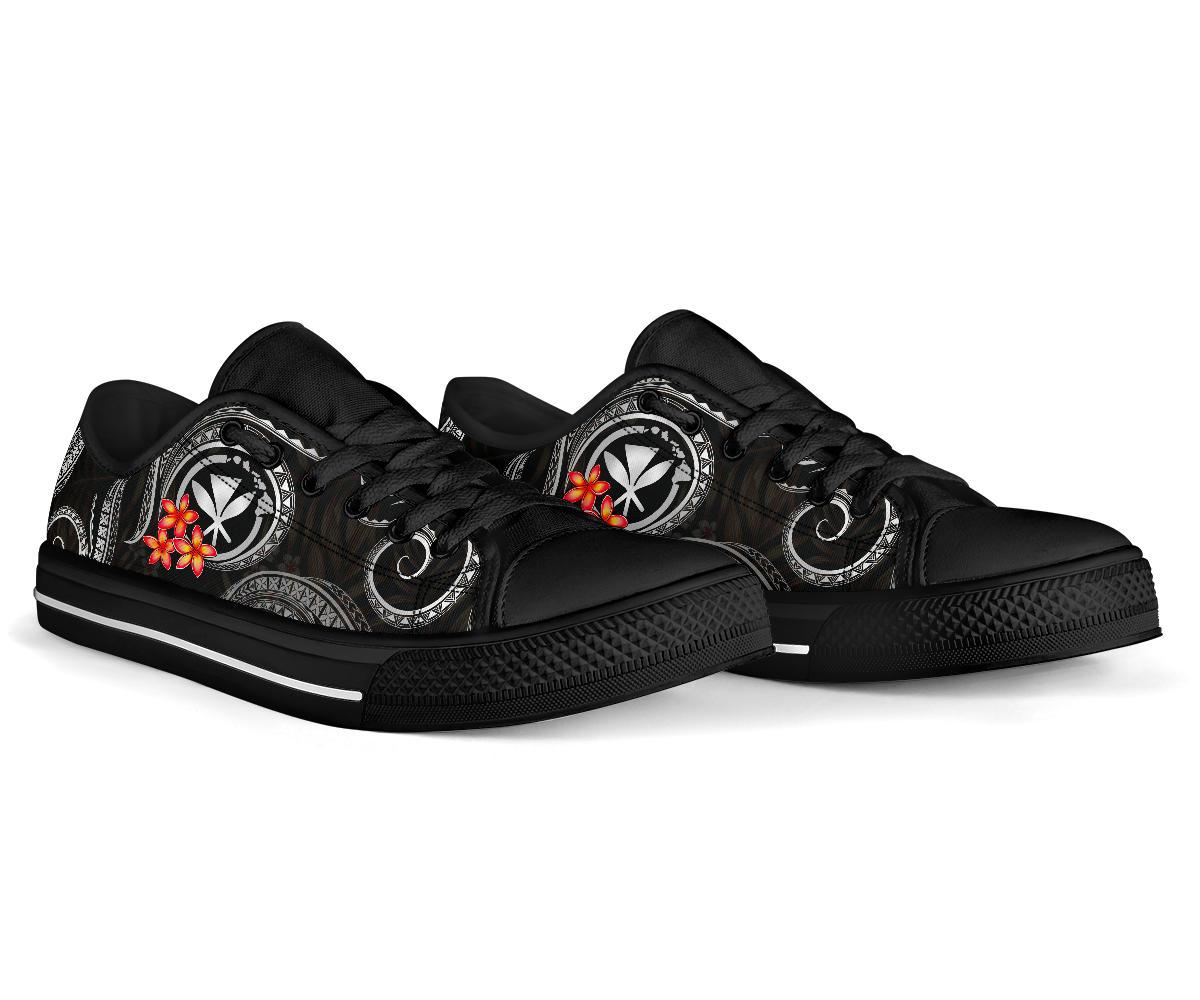 Polynesian Hawaii Low Top Shoe - Black Plumeria - Polynesian Pride