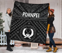 Pohnpei Premium Quilt - Pohnpei Seal With Polynesian Tattoo Style ( Black) - Polynesian Pride