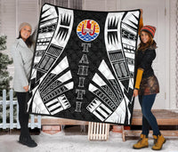 Tahiti Premium Quilt - Tahiti Flag Polynesian White Tattoo (Black) - Polynesian Pride