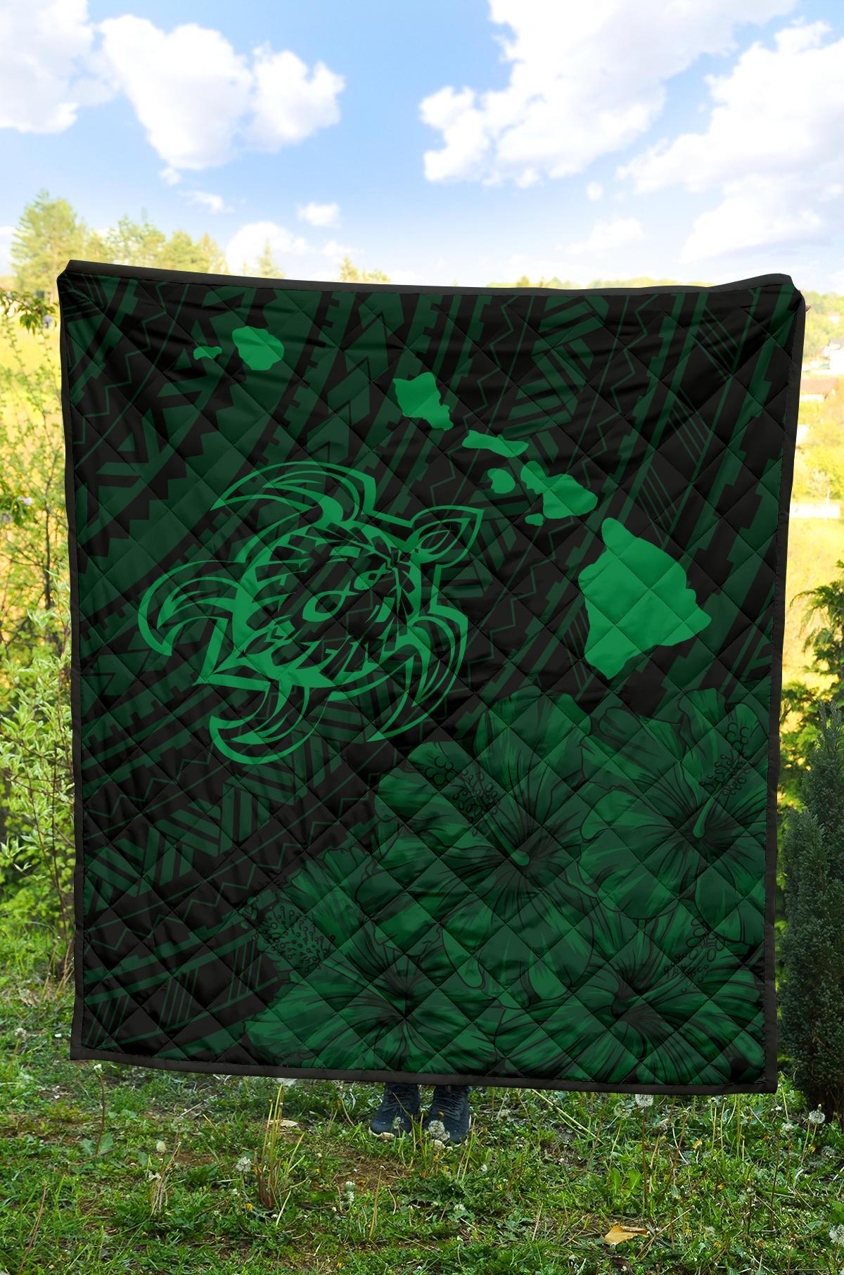 Hawaii Sea Turtle Is Swimming Toward Premium Quilt Green - Polynesian Pride