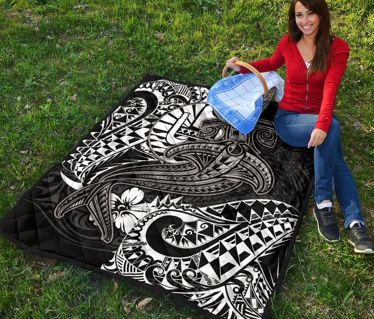 Tahiti Premium Quilt - White Shark Polynesian Tattoo - Polynesian Pride