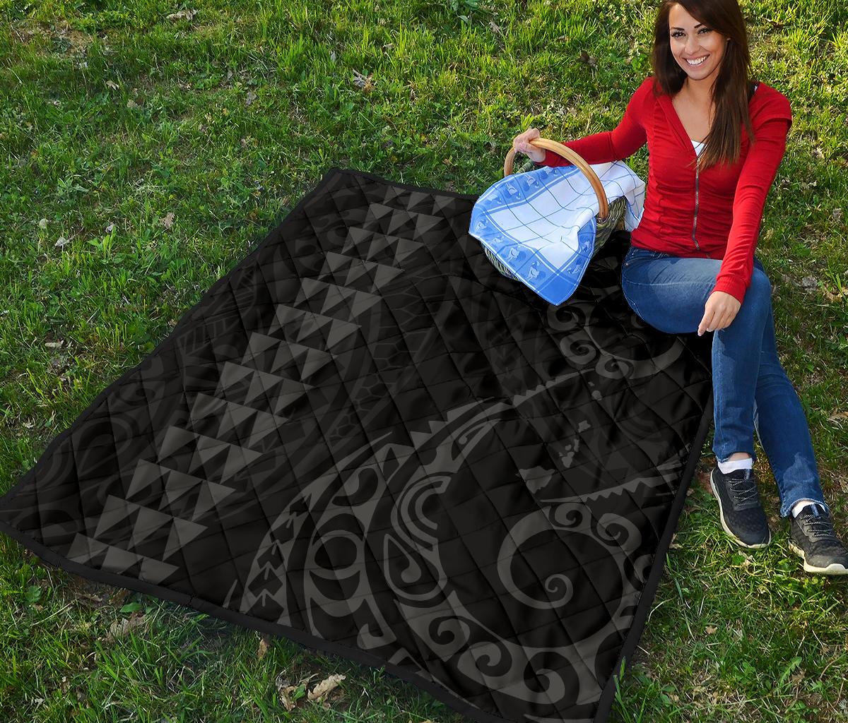 Hawaii Kakau Gray Polynesian Premium Quilt - Polynesian Pride