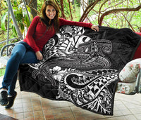 Tahiti Premium Quilt - White Shark Polynesian Tattoo - Polynesian Pride